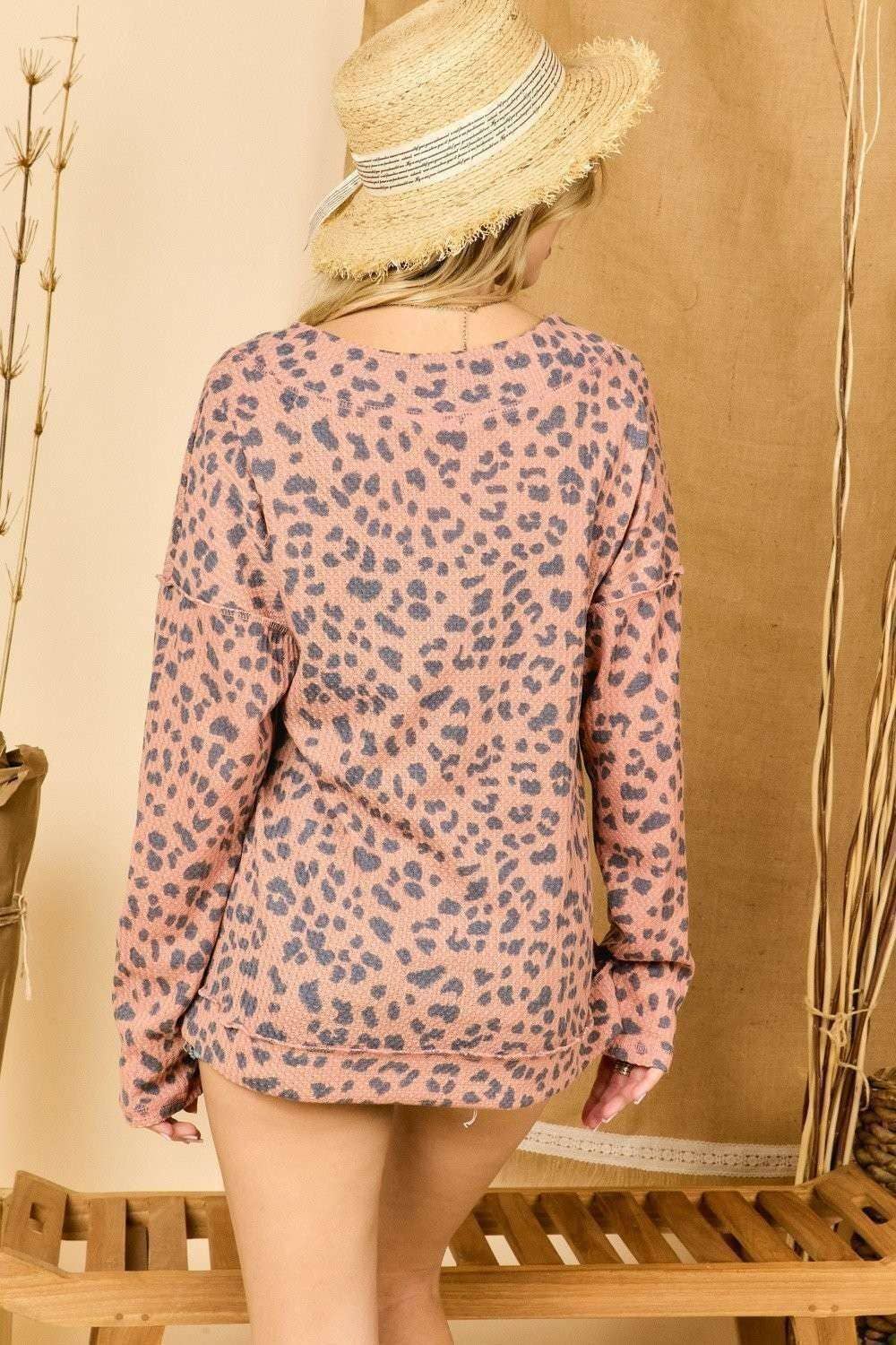 V-NECK LEOPARD SHIRT