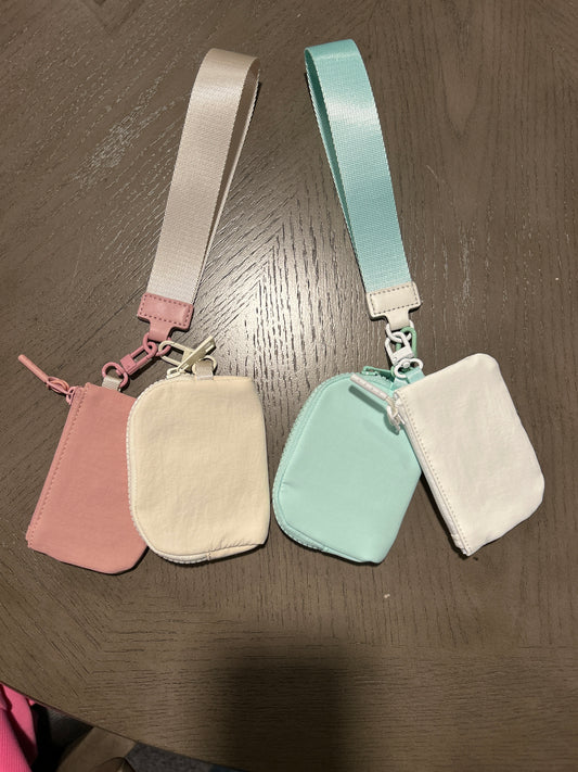 Double Pouch Wristle